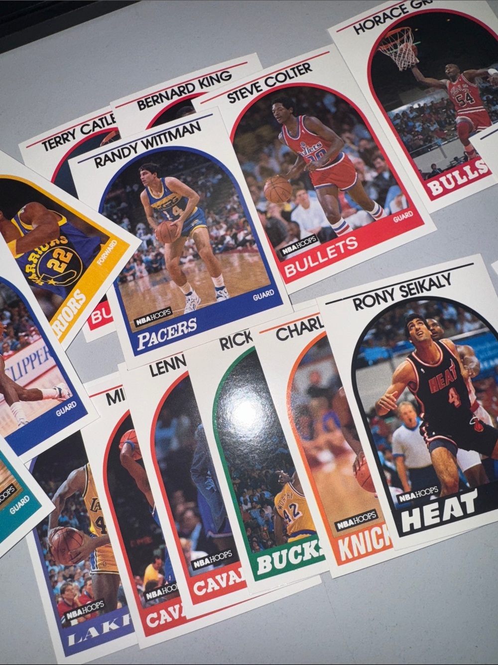 Small lot of 29 HOOPS vintage 1980 basketball star mixed sports card collectible - Picture 3 of 3